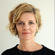 אולה בן ארי - עובדת סוציאלית