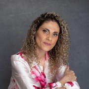 שירי מועלם - עובדת סוציאלית