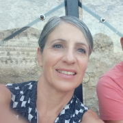 אביב טל - עובדת סוציאלית, מטפלת זוגית ומשפחתית