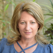 דפנה מור - עובדת סוציאלית