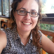 דניאלה משטינבר - מוסמכת (M.A) בטיפול באמצעות אמנויות