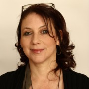 יעל אלפר - עובדת סוציאלית