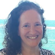 גלית סיטון זערור - עובדת סוציאלית