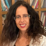 עינת טל - עובדת סוציאלית