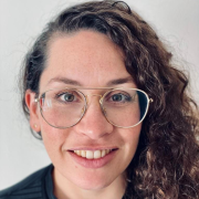 עדי ריכטר - מוסמכת (M.A) בטיפול באמצעות אמנויות