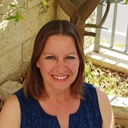 הילה קפלן - מוסמכת (M.A) בטיפול באמצעות אמנויות