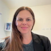 נעה מרק עפר - עובדת סוציאלית