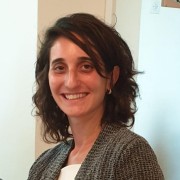 בר עזר - עובדת סוציאלית