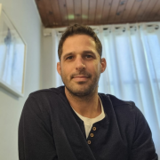 גל ירום - עובד סוציאלי